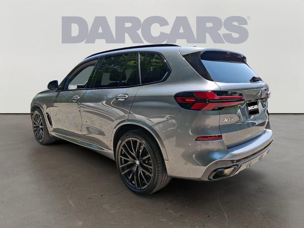 Used 2024 BMW X5 xDrive40i w/ M Sport Package AWD/4WD image 4