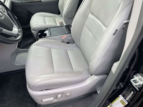 Used 2018 Toyota Sienna XLE w/ XLE Navigation Package AWD/4WD image 13