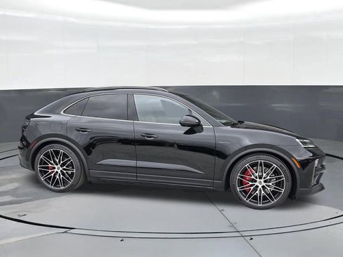 Certified 2025 Porsche Macan Turbo Electric AWD/4WD image 7