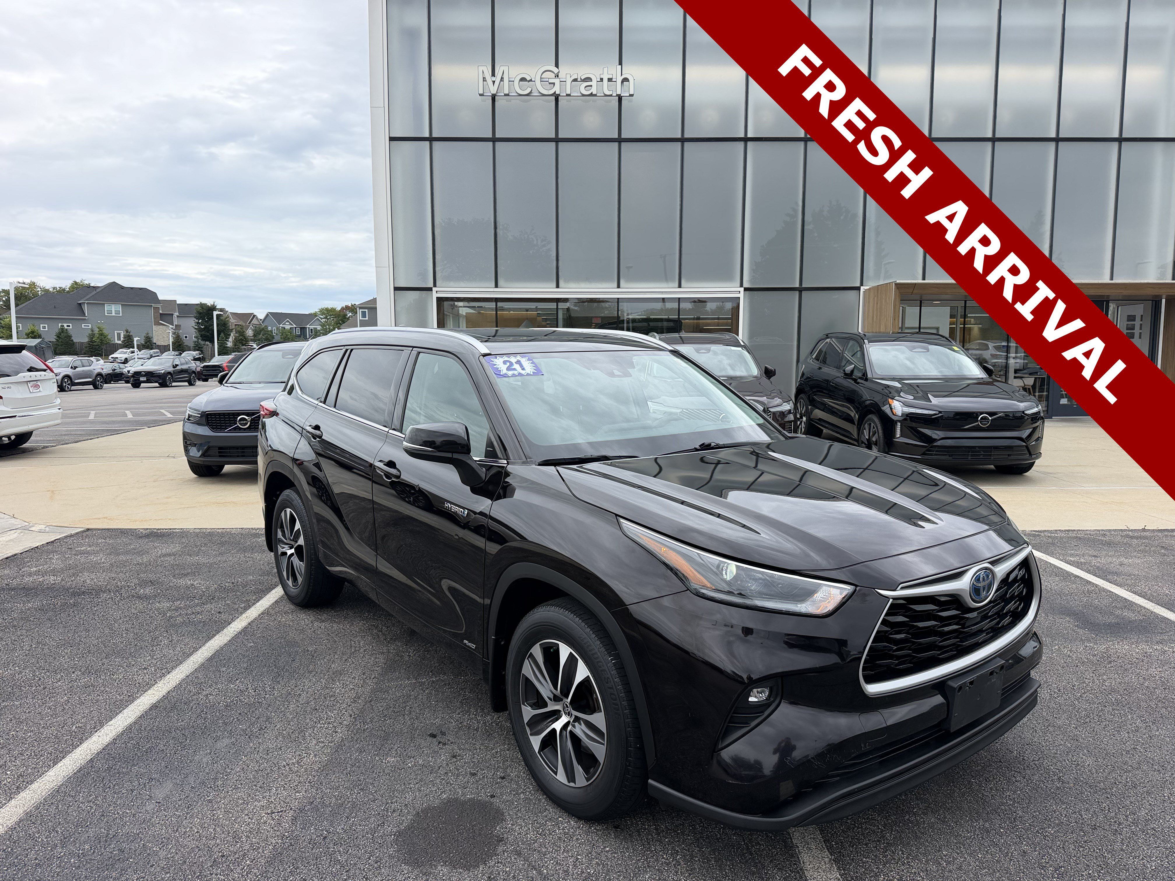 Used 2021 Toyota Highlander XLE AWD/4WD image 1