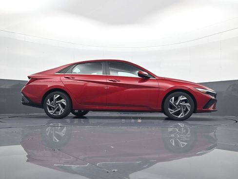 Certified 2025 Hyundai Elantra SEL image 24