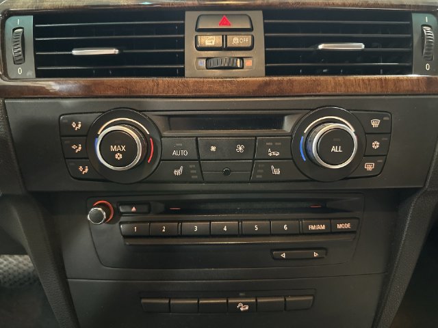 Used 2011 BMW 335i xDrive Sedan AWD/4WD image 21