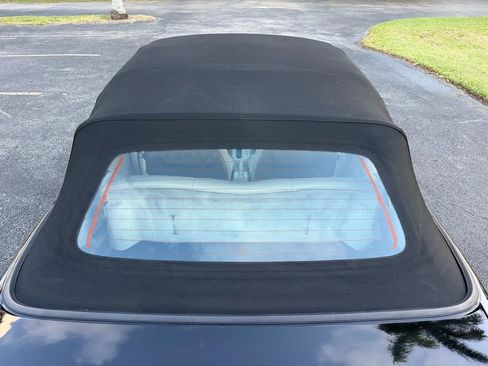 Used 2002 Volkswagen Cabrio GLX image 25