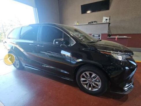 Used 2022 Toyota Sienna XLE image 5