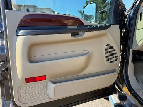 Used 2006 Ford F350 Lariat AWD/4WD image 14
