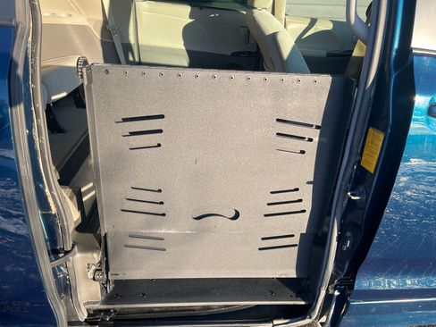 Used 2012 Toyota Sienna LE image 15