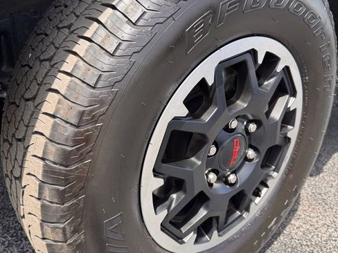 Used 2025 Toyota Tacoma TRD Off-Road image 29