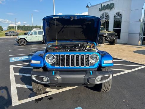 Used 2024 Jeep Wrangler Unlimited Sahara w/ Technology Group AWD/4WD image 6