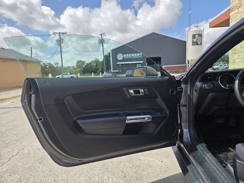 Used 2021 Ford Mustang Coupe RWD image 4