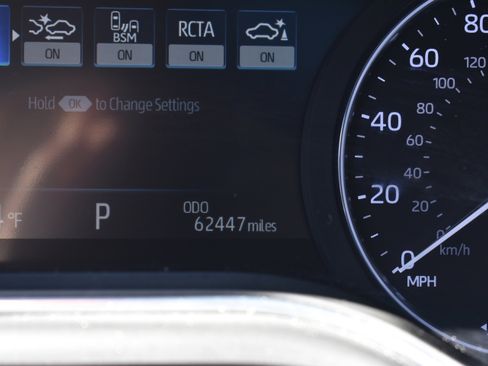 Used 2020 Toyota Avalon Limited image 35