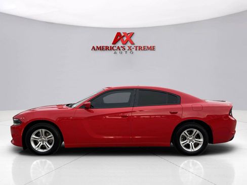 Used 2022 Dodge Charger SXT RWD image 2