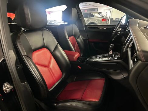 Used 2018 Porsche Macan image 28