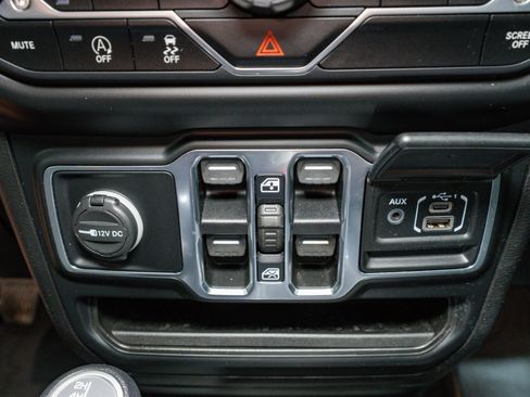 Used 2021 Jeep Gladiator Sport AWD/4WD image 21