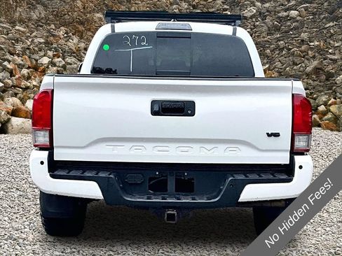 Used 2017 Toyota Tacoma TRD Sport w/ Premium & Technology Package AWD/4WD image 4