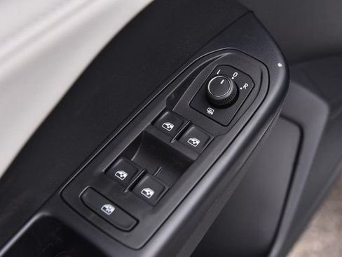 New 2026 Volkswagen Taos SE AWD/4WD image 8