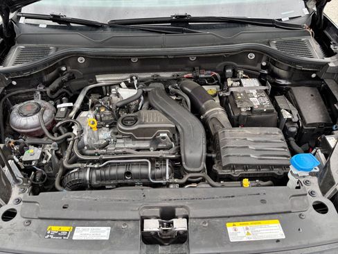 Used 2025 Volkswagen Taos SE image 33