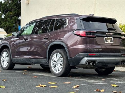 Used 2024 GMC Acadia Elevation image 6