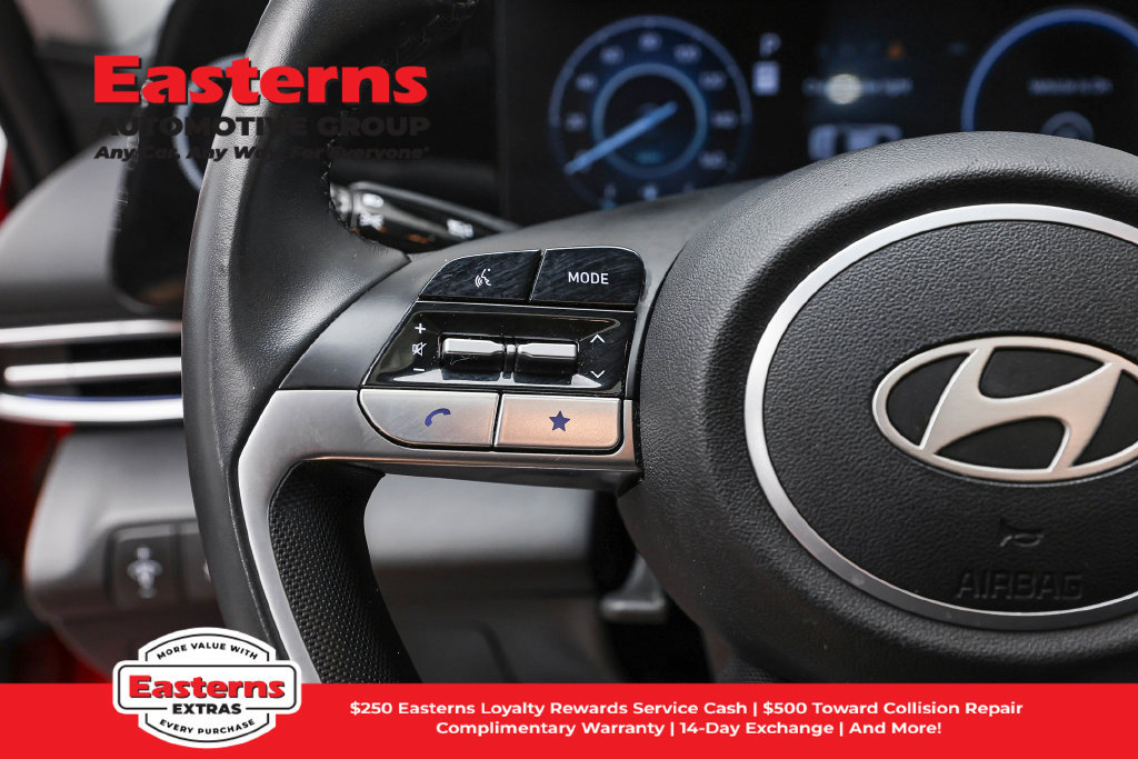 Used 2025 Hyundai Elantra SEL FWD image 16