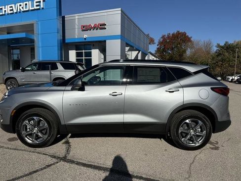 New 2026 Chevrolet Blazer LT image 3