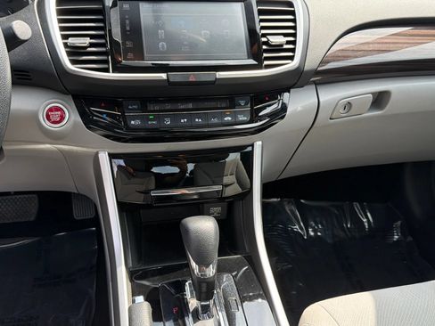 Used 2017 Honda Accord EX image 24