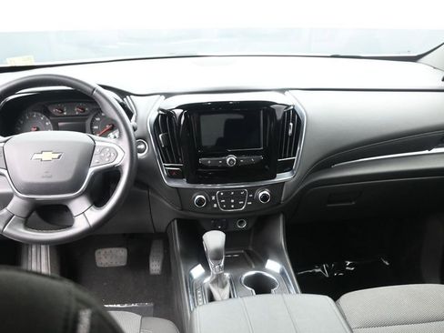 Used 2024 Chevrolet Traverse LT FWD image 16