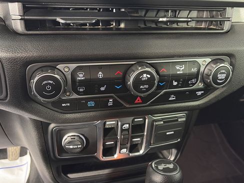 Used 2024 Jeep Wrangler Unlimited w/ Convenience Group AWD/4WD image 34