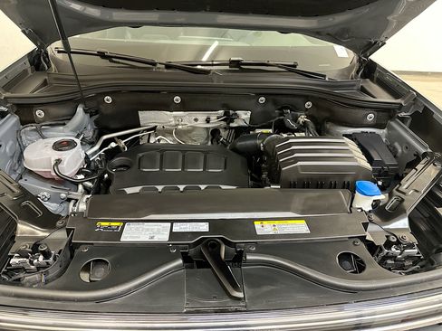 Used 2025 Volkswagen Atlas SE image 36