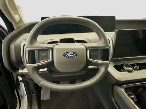 Used 2025 Ford Expedition Active AWD/4WD image 18