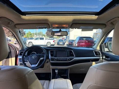 Used 2016 Toyota Highlander XLE AWD/4WD image 17