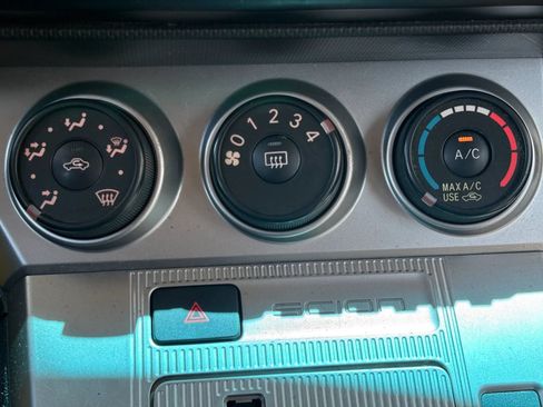 Used 2012 Scion xB FWD image 16