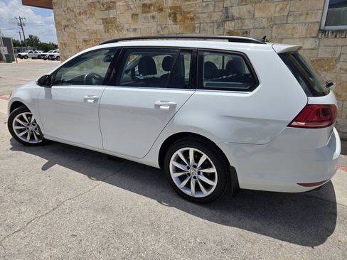 Used 2015 Volkswagen Golf SE w/ Lighting Package FWD image 3