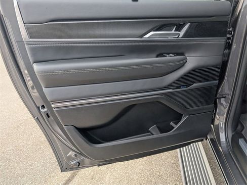 New 2026 Jeep Grand Wagoneer L Summit image 28