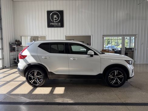 Used 2023 Volvo XC40 B5 Core AWD/4WD image 5