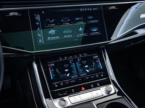 Used 2021 Audi Q8 Prestige image 30