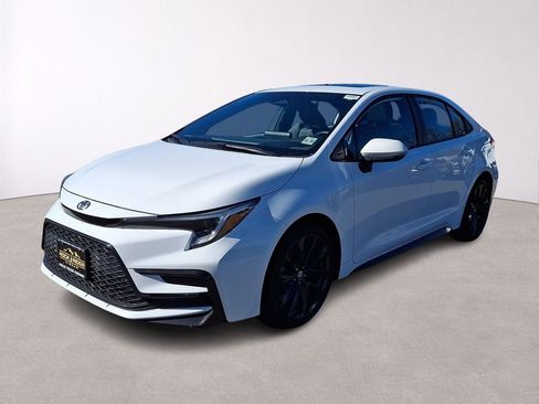 Used 2024 Toyota Corolla SE w/ SE Premium Package FWD image 3