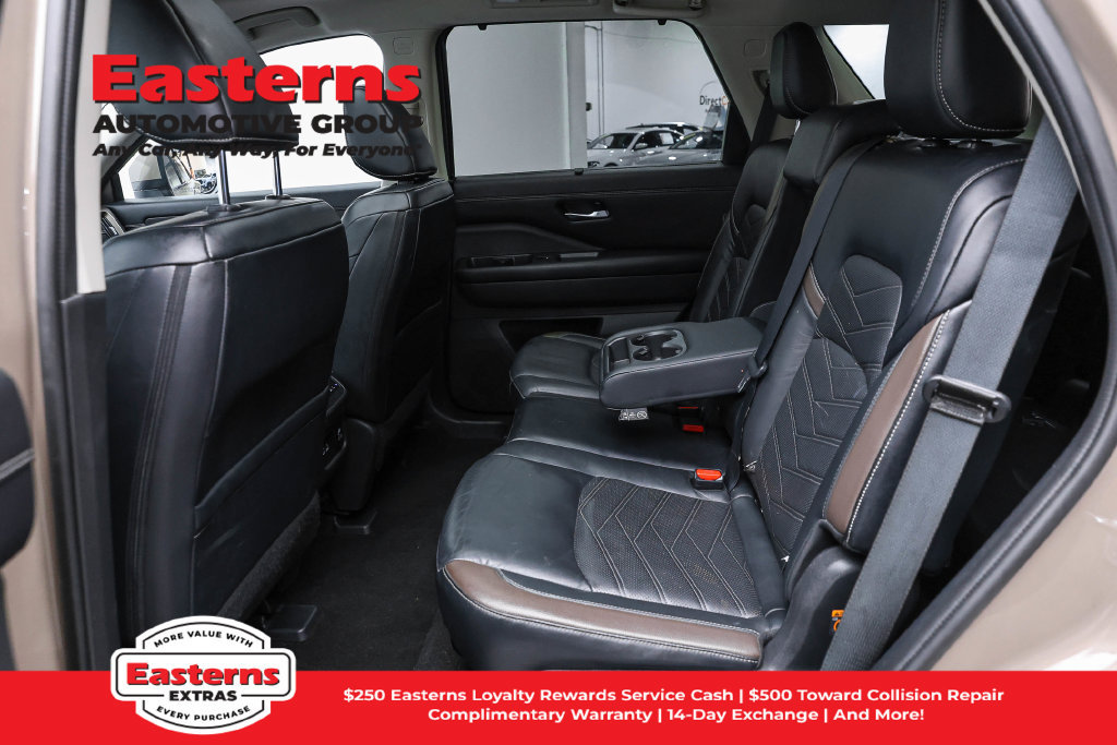Used 2023 Nissan Pathfinder Platinum w/ Cargo Package AWD/4WD image 24