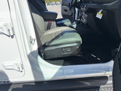 Used 2024 Jeep Gladiator Mojave image 15