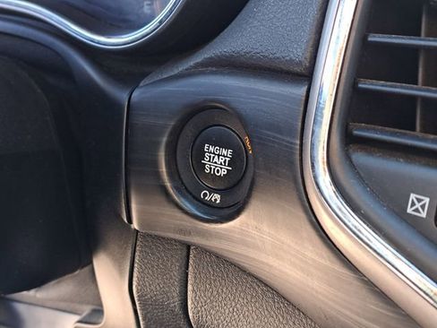 Used 2019 Jeep Grand Cherokee Laredo w/ Security & Convenience Group image 12