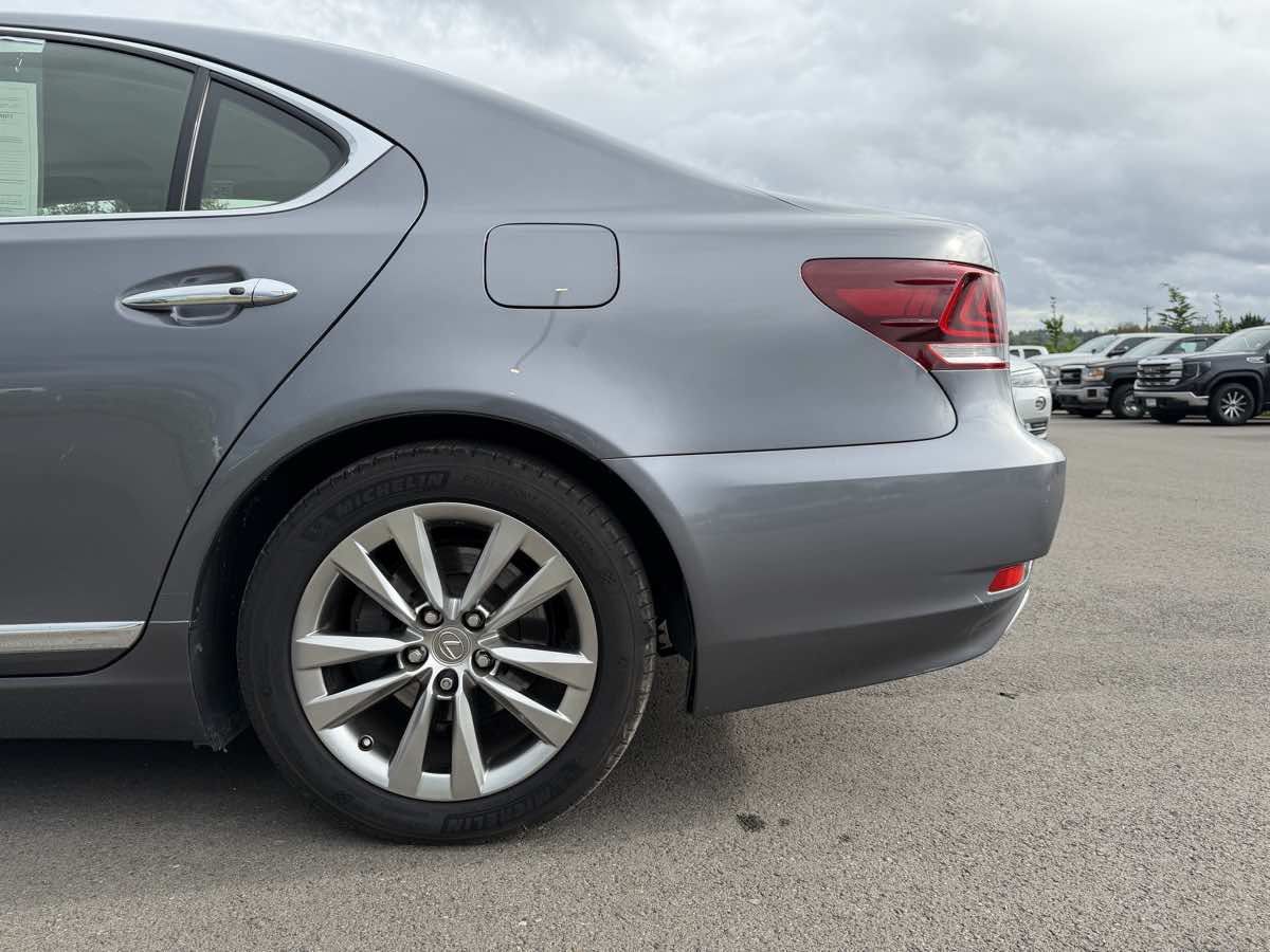 Used 2014 Lexus LS 460 w/ Comfort Package RWD image 11