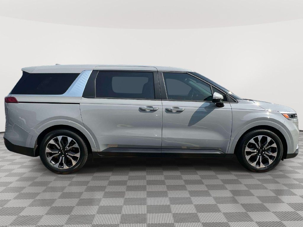 Certified 2023 Kia Carnival EX FWD image 4