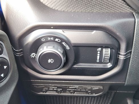 Used 2025 Jeep Wrangler Unlimited Rubicon image 27