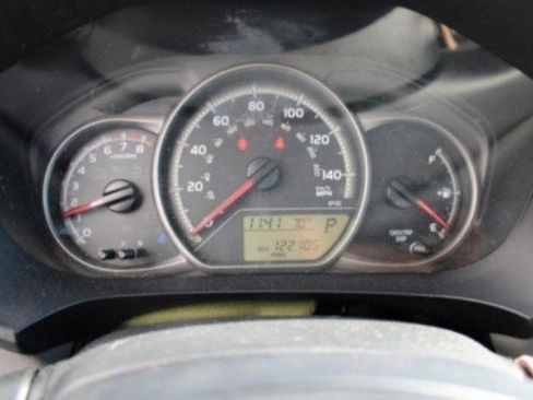 Used 2017 Toyota Yaris L image 32