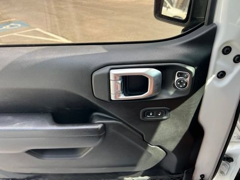 Used 2022 Jeep Gladiator Mojave w/ LED Lighting Group AWD/4WD image 13