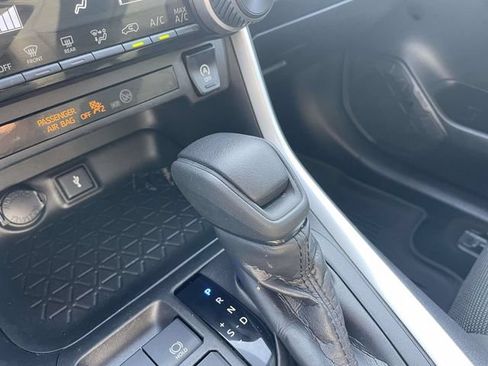 Used 2021 Toyota RAV4 LE AWD/4WD image 41