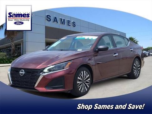 Used 2025 Nissan Altima 2.5 SV FWD image 1