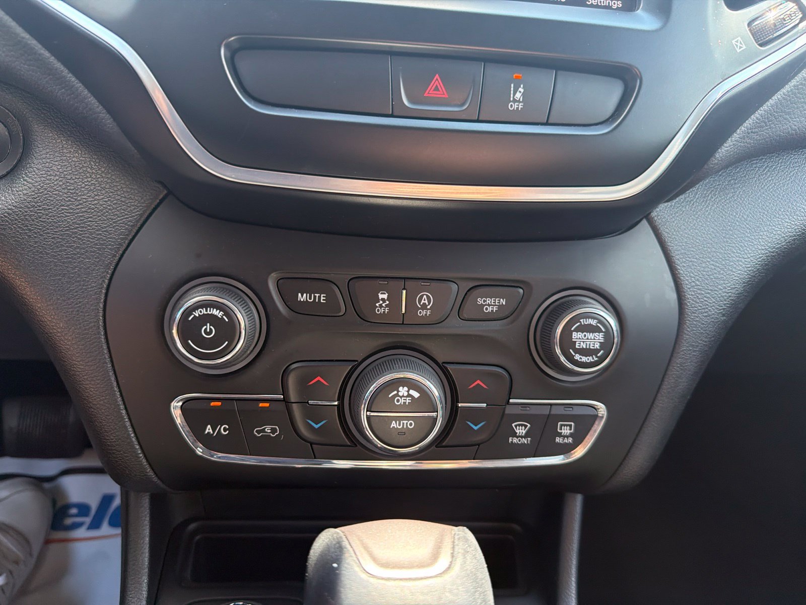 Used 2022 Jeep Cherokee Latitude Lux AWD/4WD image 15
