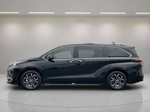 New 2026 Toyota Sienna Platinum AWD/4WD image 8