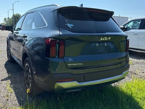 Used 2025 Kia Sorento S FWD image 4