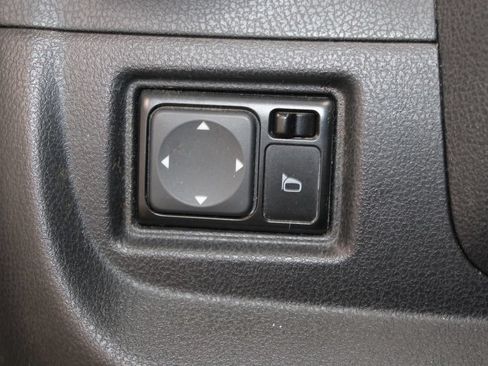 Used 2014 Nissan Versa Note SV FWD image 25