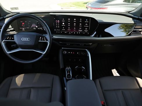 Certified 2025 Audi Q5 Premium w/ Convenience Package AWD/4WD image 25
